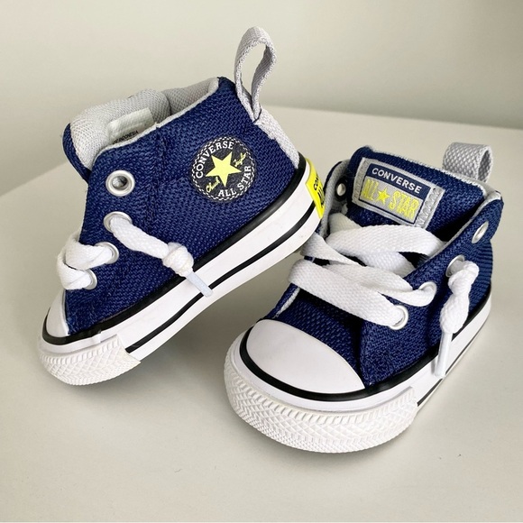 Converse NWOT All Star Infant Chuck Taylor Size 2 - Picture 2 of 5